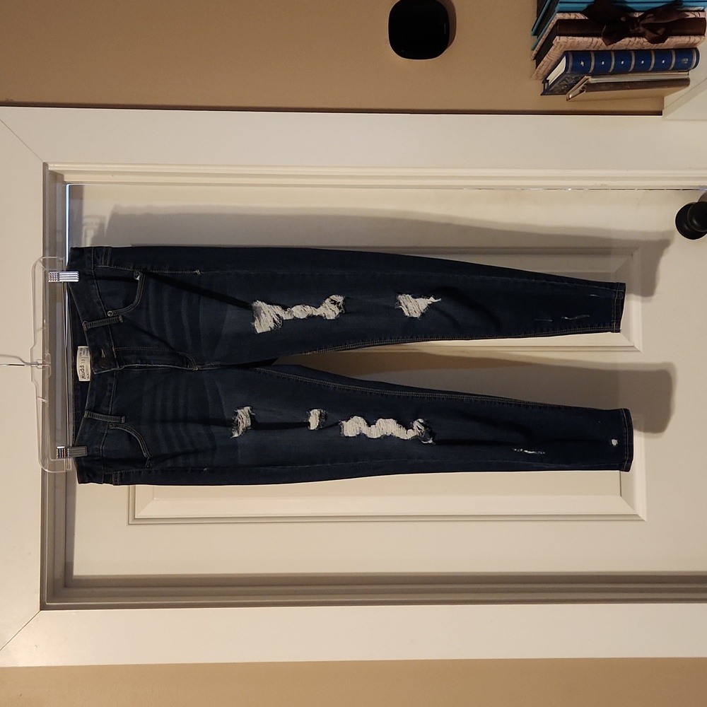 Distressed skinny jeans